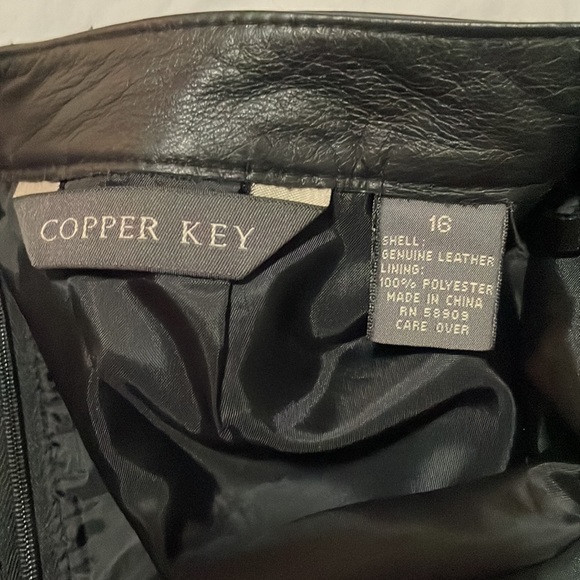 Genuine leather copper key skirt girls size 16 zipper on back - Picture 3 of 3